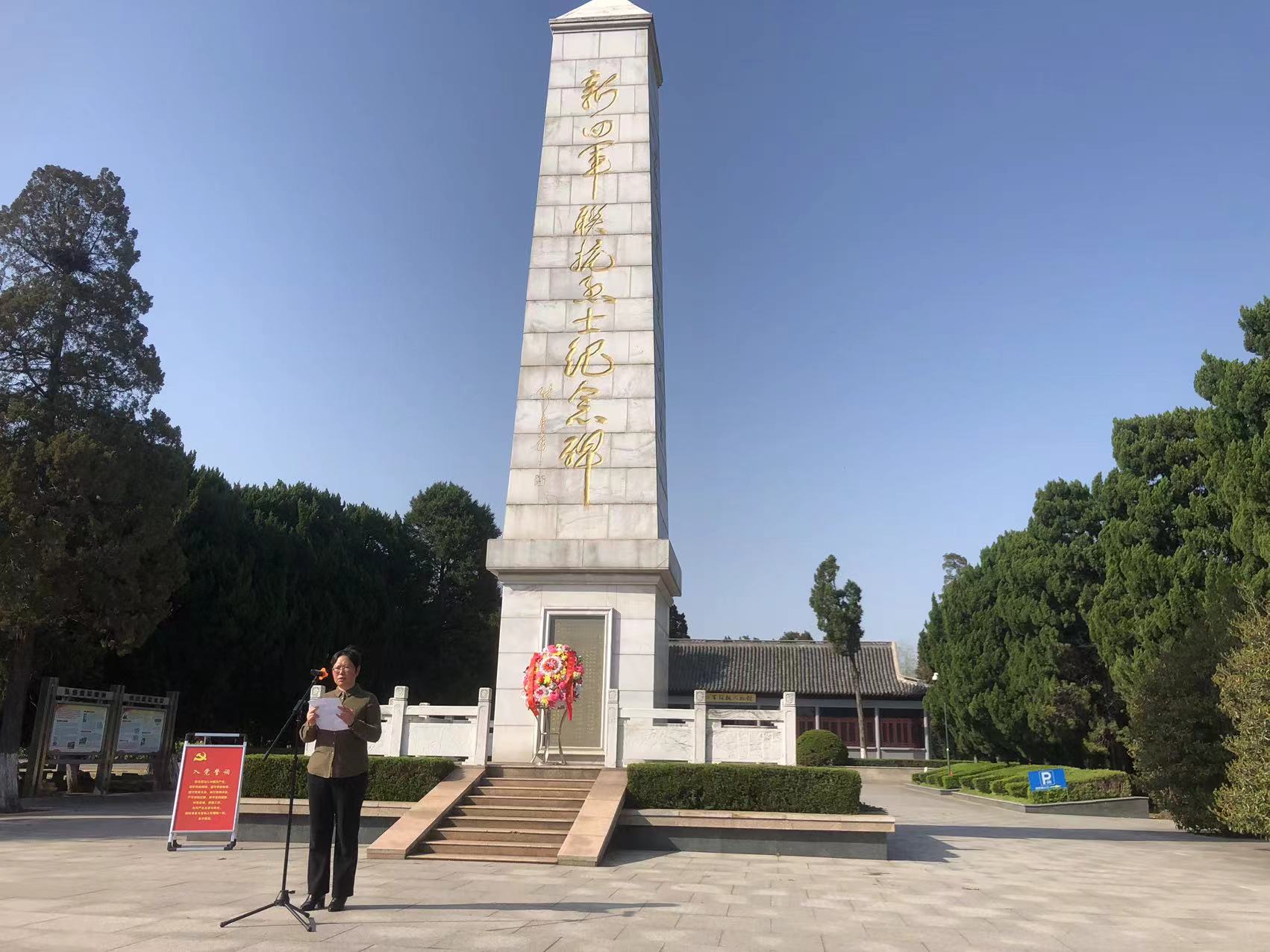 中國qy球友會黨委副書記劉蘭英宣讀祭文